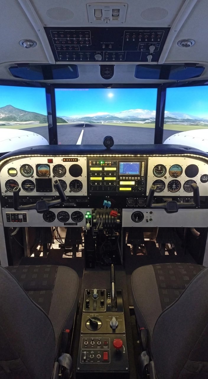 Simulador Piper Seneca II - The Flying Cockpits Barranquilla